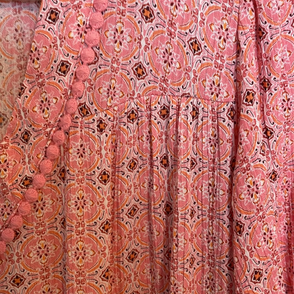 Pink pattern dress - Picture 3 of 3